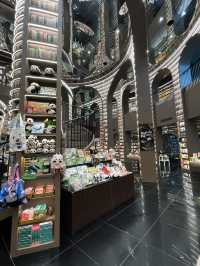 走進了「霍格沃茲」魔法書店。
