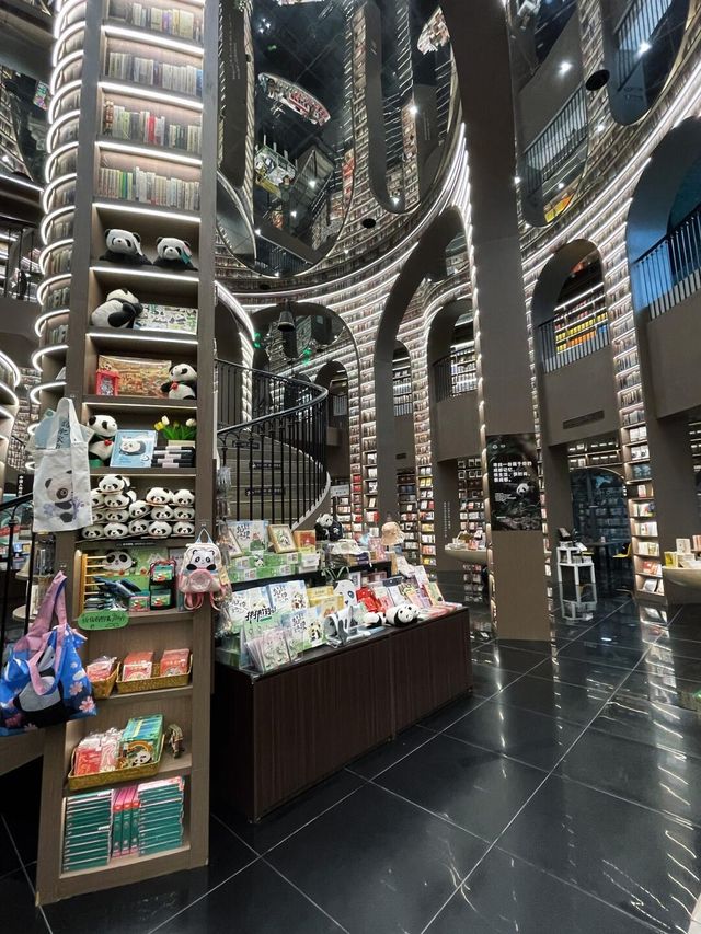 走進了「霍格沃茲」魔法書店。