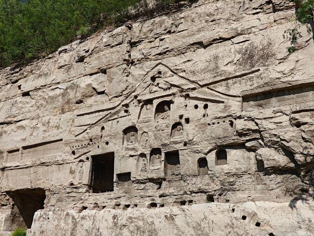 龍窩寺石窟位於河北井陉縣小龍窩村
