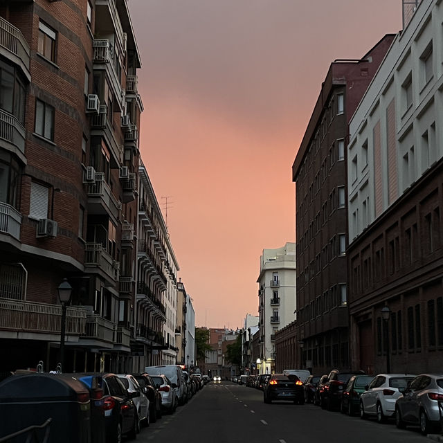 Madrid: Where Royal Elegance Meets Vibrant Street Life 👑🌇