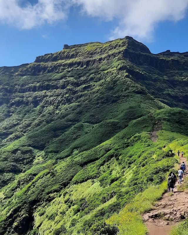 探秘伏爾岡山：挑戰自我，領略拉傑果德全景