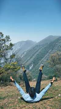 沙塵暴那天    我躲進了豐都夾壁山
