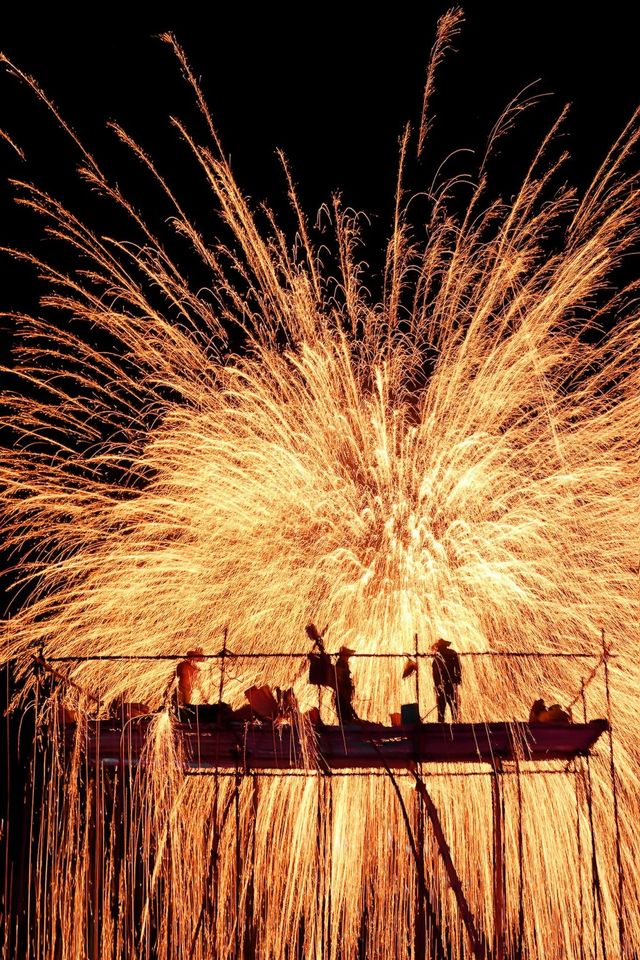 【文化傳承】確山打鐵花引爆夜間文旅消費