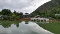 麗江人私藏嘅「日照金山」打卡位！喺黑龍潭將雪山捧入鏡頭