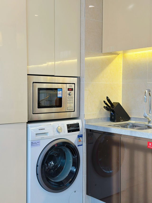 A perfect apartment for National Day for a hot girl! 