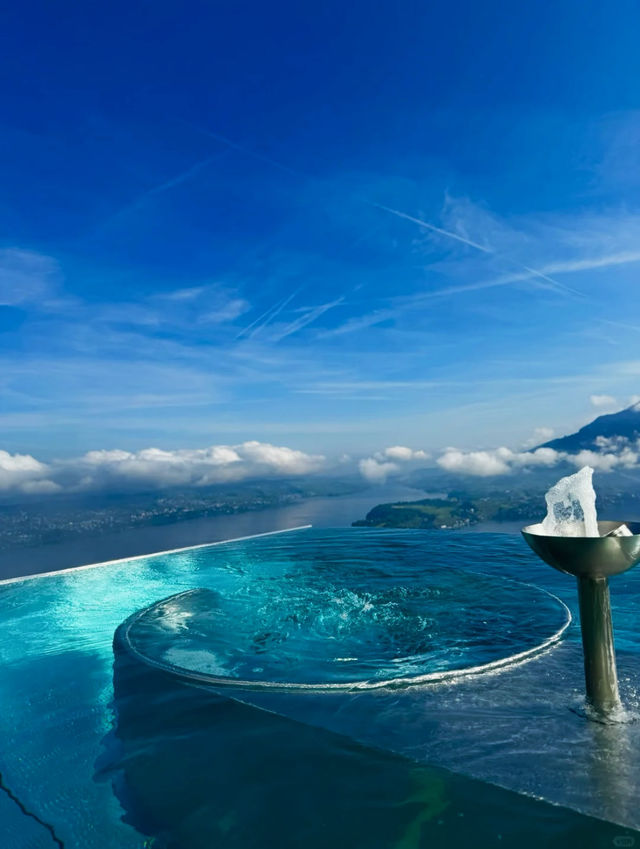 瑞士絕美雲端酒店 | 躺看雪山湖景