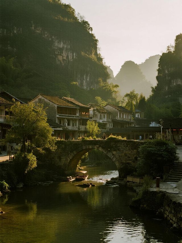 反向旅行爽呆！黃姚古鎮周邊這個水庫，秋色美到封神