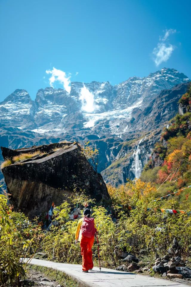 秋天在雨崩村欣賞梅里雪山的日照金山