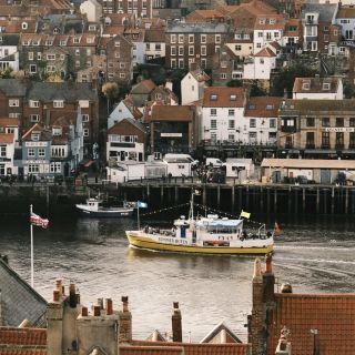Whitby, a fairytale-like coastal town in Yorkshire, England 🇬🇧✨