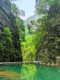 德夯,苗語的音譯,意思為「美麗的峽谷」。