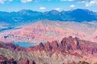 闖入丹霞與碧水交織的坎布拉地質公園