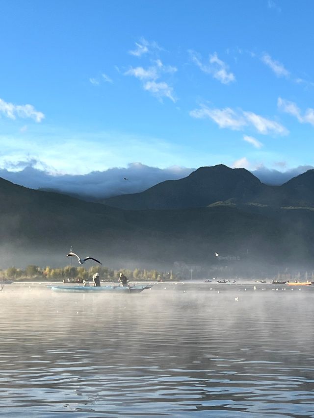 瀘沽湖晨霧圖如此美景我願來一萬次