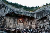 警告!別輕易與他對視——龍門十七米佛顏殺!