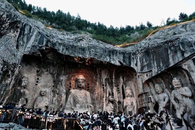 警告!別輕易與他對視——龍門十七米佛顏殺! 警告!別輕易與他對視——龍門十七米佛顏殺!