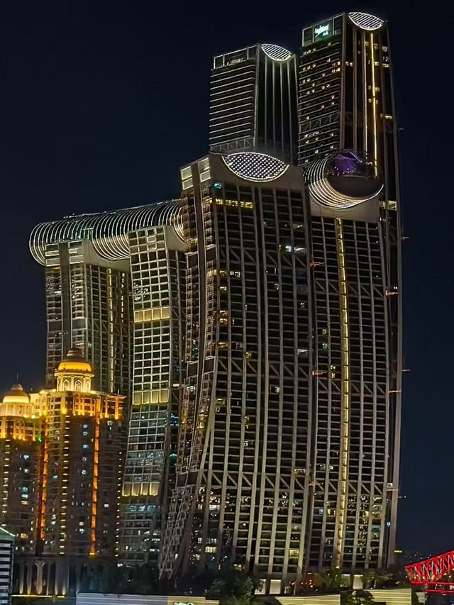 暴走解放碑超順路線！逛吃+江景全拿捏