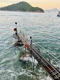 香港堅尼地城旁寶藏!西環泳棚日落封神
