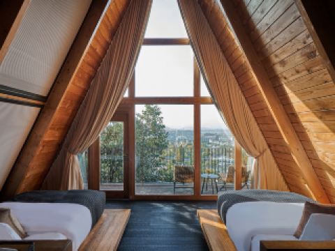 【Anji KE GAMER Luxury Wilderness Resort Villa】 พิกัดโรงแรม: เลขที่ 58 หมู่บ้านเซียวหยินปันรี ตำบลเหิงซานหวู่ ถนนหลิงเฟิง สถานที่ตั้งและการเดินทาง: