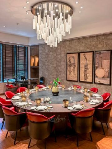 Changsha's seafood buffet boasts the ultimate in Boston lobster and king crab – eat until you're stuffed!