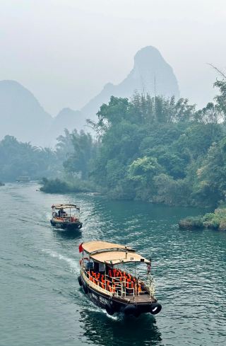 หลังจากที่ได้เดินทางไปกวางซีแล้ว ฉันจึงได้ตระหนักว่าความอ่อนโยนของมนุษยชาติซ่อนเร้นอยู่ในภูเขาและทะเล