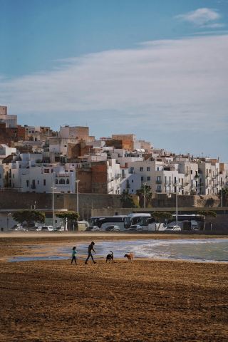 Since starting my new job, I’ve been trying to make the most of my holidays, and this little day trip from Valencia was absolutely perfect. I took a 1.5-hour bus ride to Peñíscola, a beautiful coastal town that looks like something out of a movie.

The old town is so lovely, with narrow stone alleys, white-washed walls, and blue windows. I spent a while just wandering around and found the famous Shell House, which is covered in real seashells—so cute! I also paid about 5€ to go inside the Castillo del Papa Luna. The view from the top was breathtaking, looking out over the endless blue Mediterranean sea. It was a bit windy, but sitting there watching the waves was so peaceful.

Of course, I did my food research before coming! For lunch, I found a spot near the coast to try Fideuà, a local specialty. It’s very similar to paella but made with short thin noodles instead of rice. The noodles absorbed all the rich seafood broth, and the seafood on top was so fresh. Paired with a cold glass of Sangria by the beach, it was honestly the highlight of my day.

If you're ever in Valencia, I highly recommend coming here for a day. It’s quiet, beautiful, and the food is amazing. 🍤✨