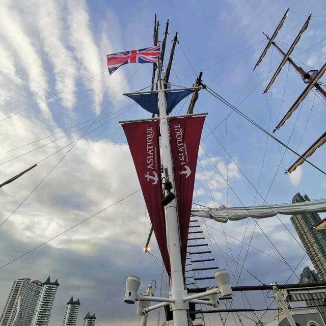 Hanging Out at Asiatique