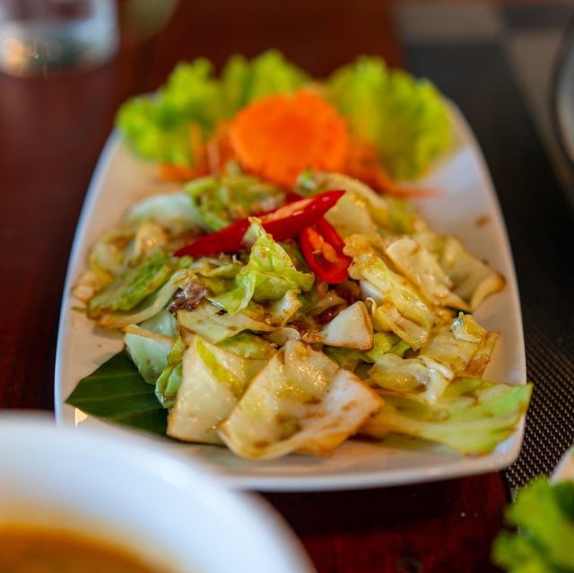 Giant Green  ร้านอาหารสไตล์ลอฟท์ในสวนยาง