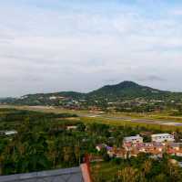 วัดบนเนิน มองเห็นวิวสนามบินสมุย