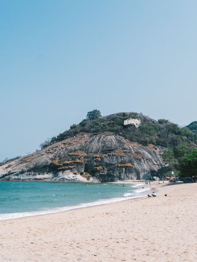หาดทรายน้อย หาดลับๆ แต่วิวดีจัด