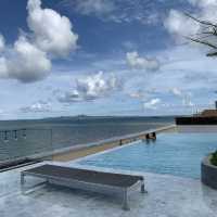 สระว่ายน้ำดาดฟ้าและrooftop bar, U Jomtian พัทยา