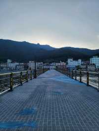 수변전망대가 있어서 산책하기 좋은 흑진주몽돌해변🩵