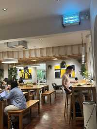 Yellow Lane คาเฟ่ในสวนใจกลางอารีย์ 