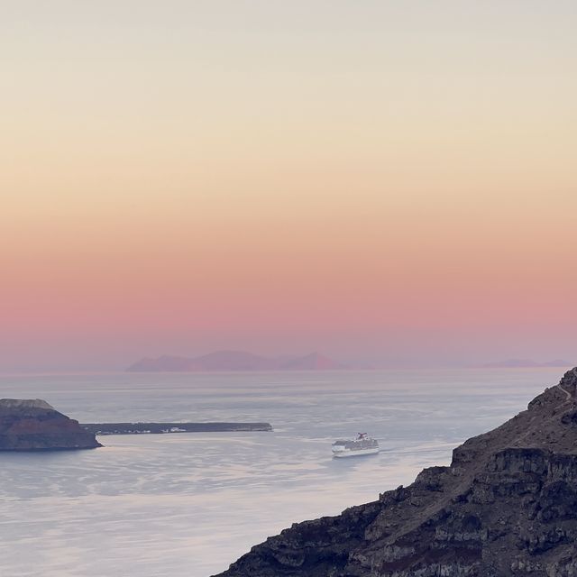 Jewel 💎 of Santorini - Fira 