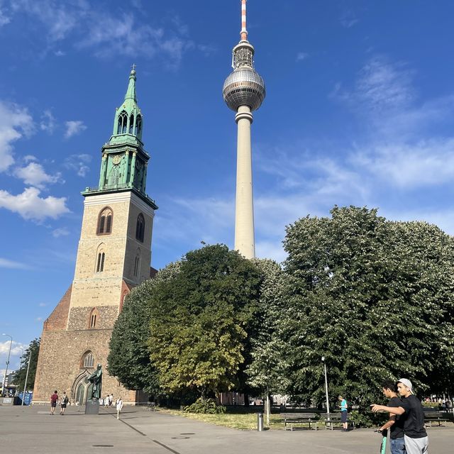 Berlin Delights: A Day of Spectacular Views, Cultural Immersion, and Global Unity!