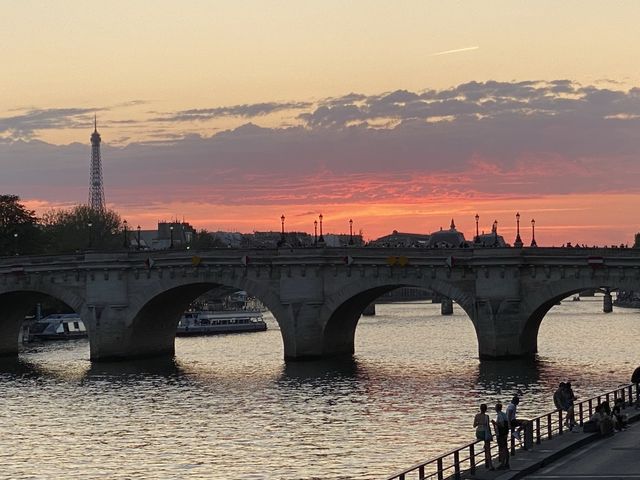 🇫🇷 프랑스 파리의 낭만적인 노을 🌅