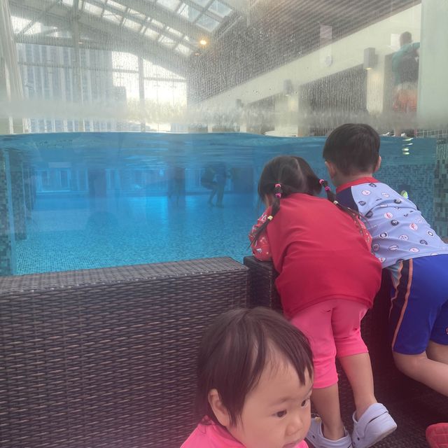 一年四季室內泳池🏊🏼‍♀️室外泳池就在這裏🏊🏻‍♂️