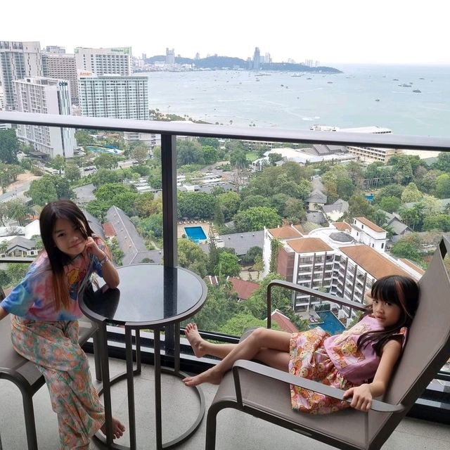 2 สาวตะลุย Grand Centre Point Space Pattaya 🪐🌀🌖