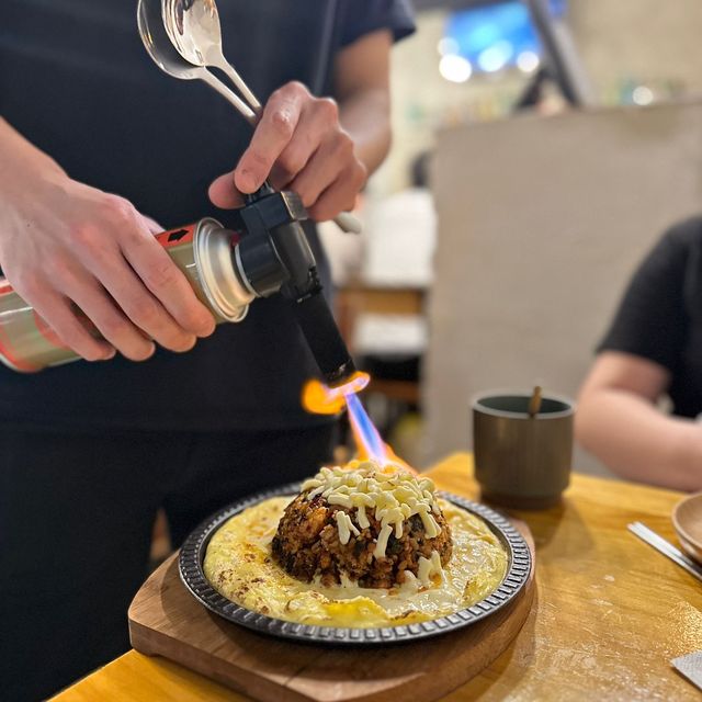 OPPA 親手炮製火焰熔岩邪惡芝士炒飯🧀💁🏻‍♂️