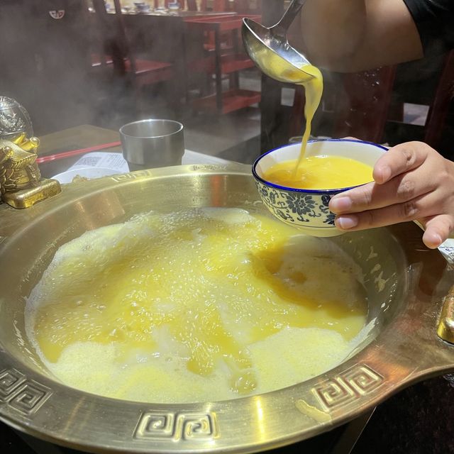 宮廷風火鍋店 必點花膠雞湯湯底