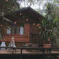 เที่ยวกระท่อมกลางหุบเขา ริมลำธารน้ำตก แค่คนละ750฿