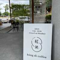 Hong Di Coffee (อั่งตี๋ คอฟฟี่) คาเฟ่สวยสไตล์จีน
