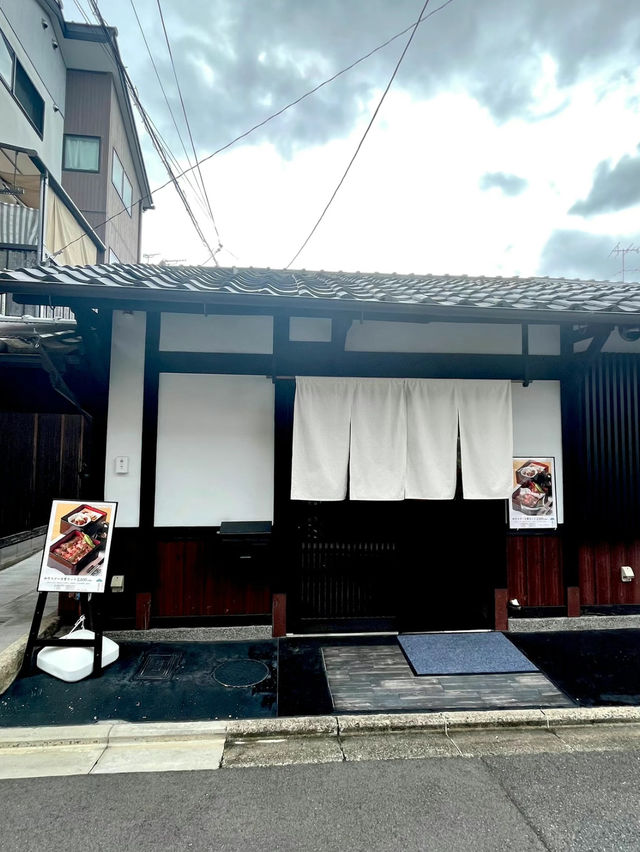 京都【北野天満宮】素敵な空間で頂く和牛のステーキ重をランチ✨