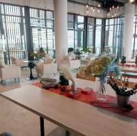 จิบกาแฟกับวิวทะเล @ Sloths Cafe พัทยา