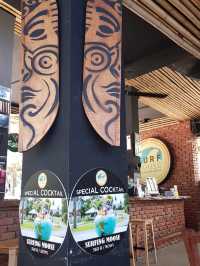 กินอาหาร ดูเซิร์ฟที่ Surf House Phuket