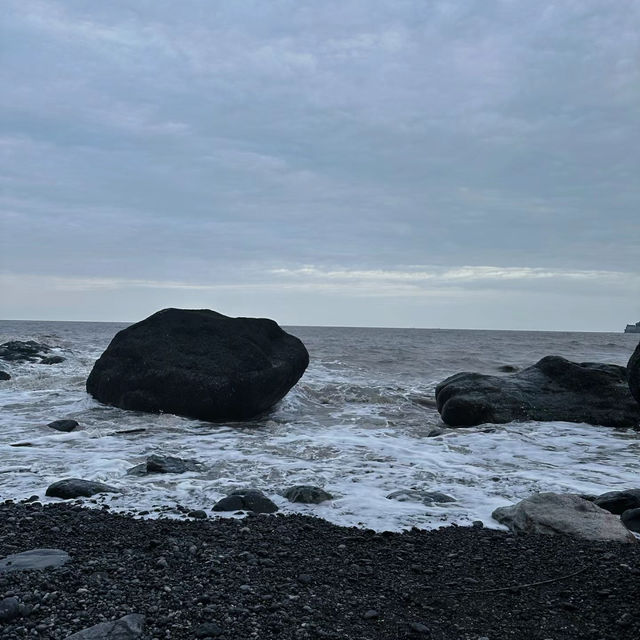 黑沙灣海灘：風光旖旎