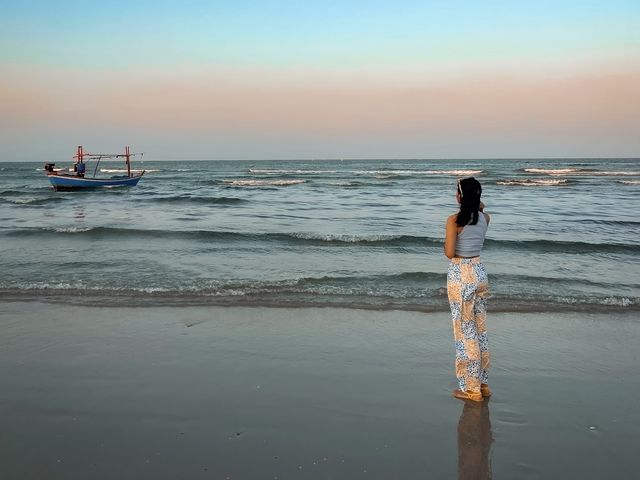 ชายหาดหัวหินช่วงเย็นฟีลดีสุดๆ