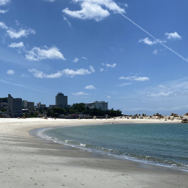 白い砂浜と温泉が有名な街、南紀白浜