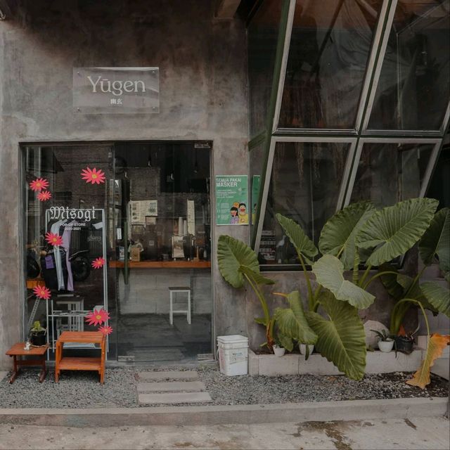 A COZY COFFEE PLACE TUCKED INSIDE AN ALLEY