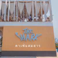 The shark cafe คาเฟ่ริมทะเลแสมสาร