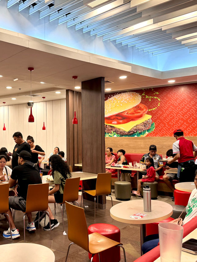 🇵🇭國民炸雞快餐「Jollibee」快樂蜂🐝