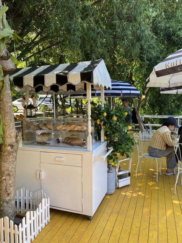 Cute Café with Stunning River Views in Kanchanaburi 🇹🇭